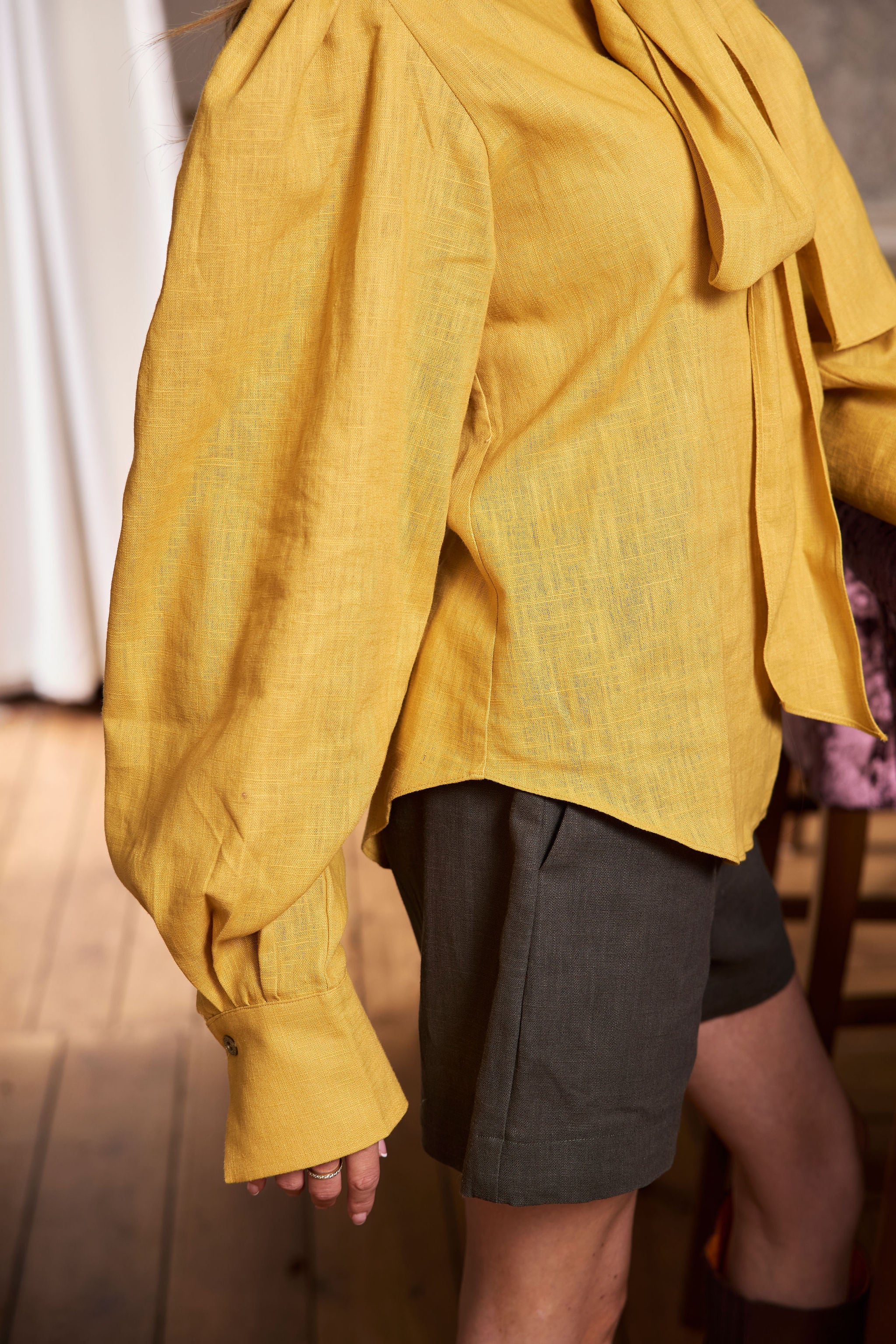 Long sleeve Pussy-bow Shirt